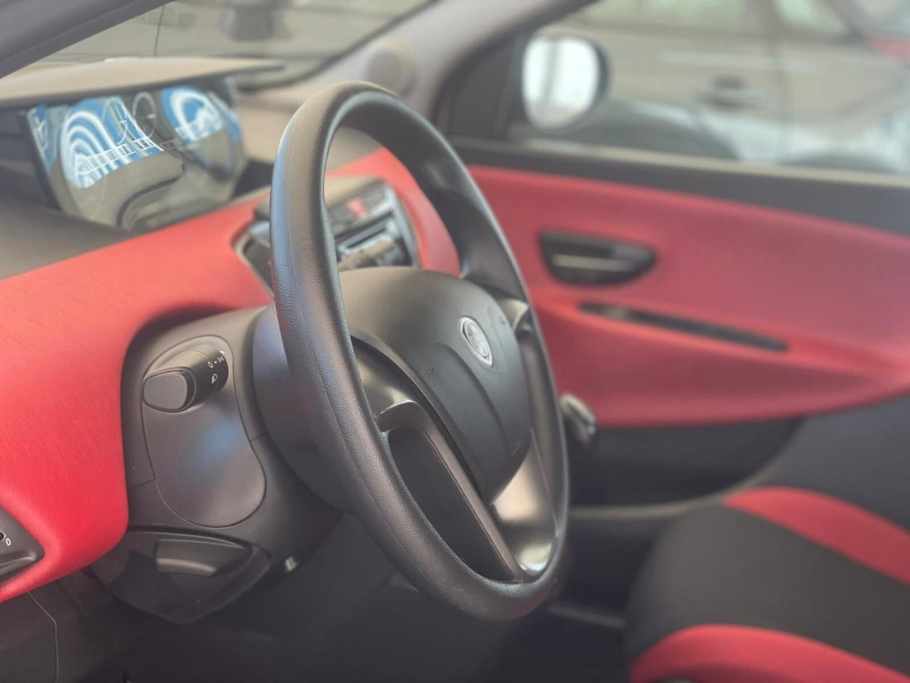 Lancia Ypsilon 0.9 TwinAir 85 CV 5 porte Metano Ecochic Gold