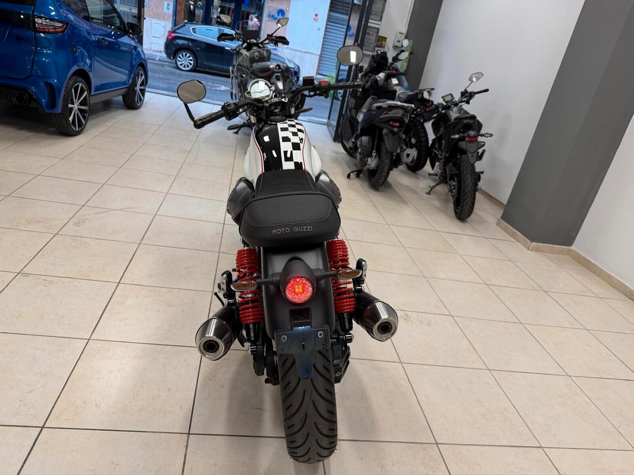 Moto Guzzi V7 STONE TEN