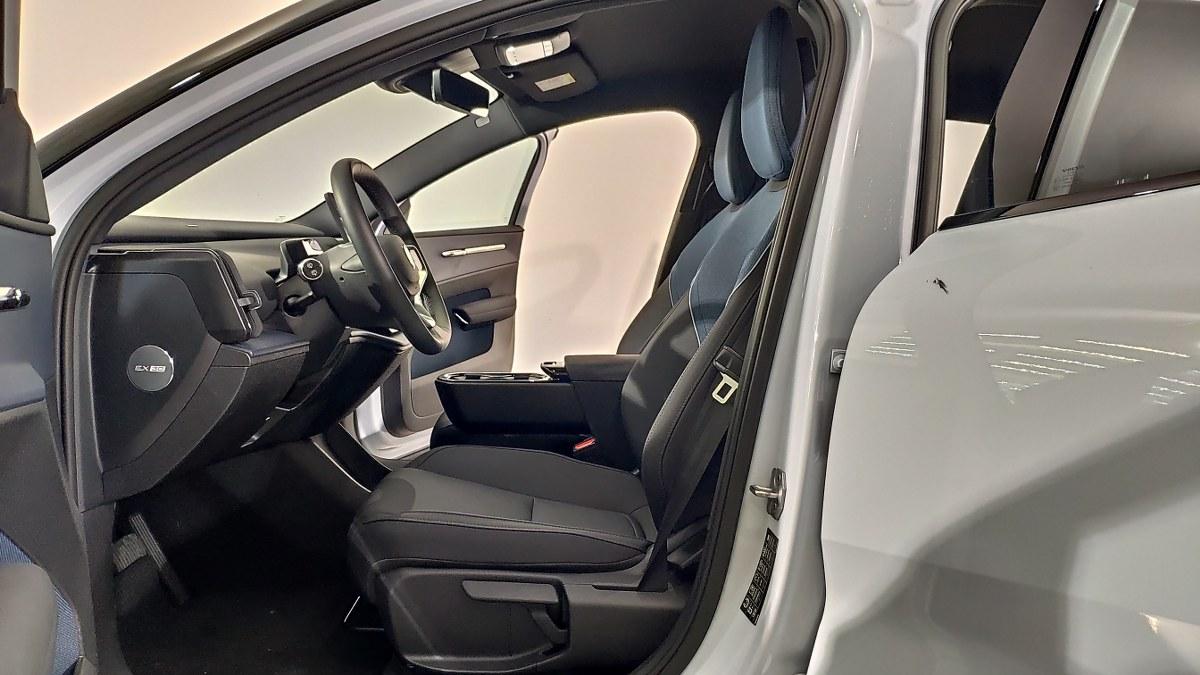 VOLVO Ex30 Single Motor Extended Range Rwd Plus