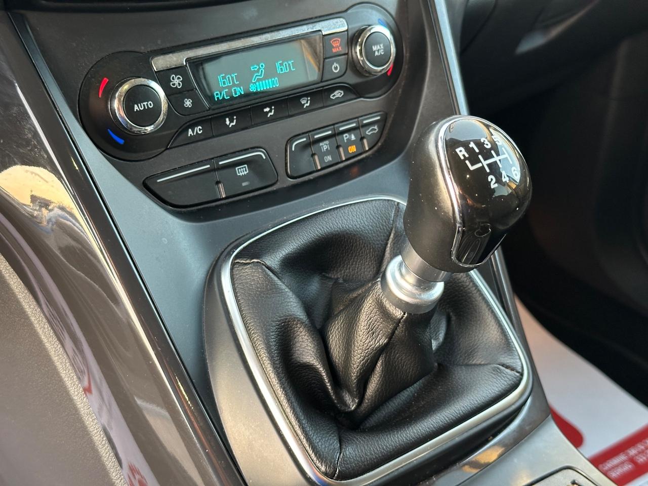Ford Kuga 2014 2.0 TDCI 140 CV 4WD Titanium DA VETRINA