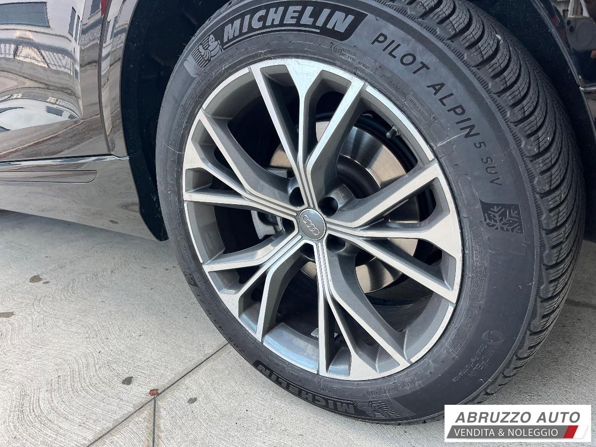 AUDI Q8 50 TDI 286 CV quattro tiptronic Sport Tetto+Gancio