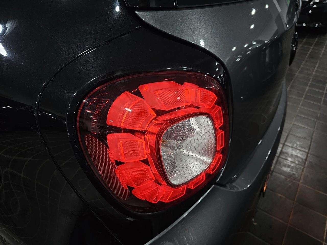 NUOVA SMART FORFOUR PASSION EDITION 0.9 TURBO BENZ 90CV AUTOMATIC