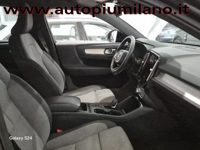 VOLVO XC40 T2 Geartronic Momentum Pro