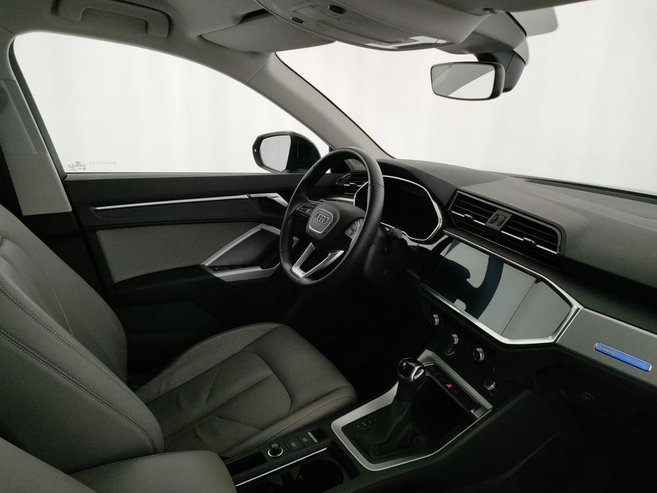 Audi Q3 45 1.4 tfsi e business s-tronic