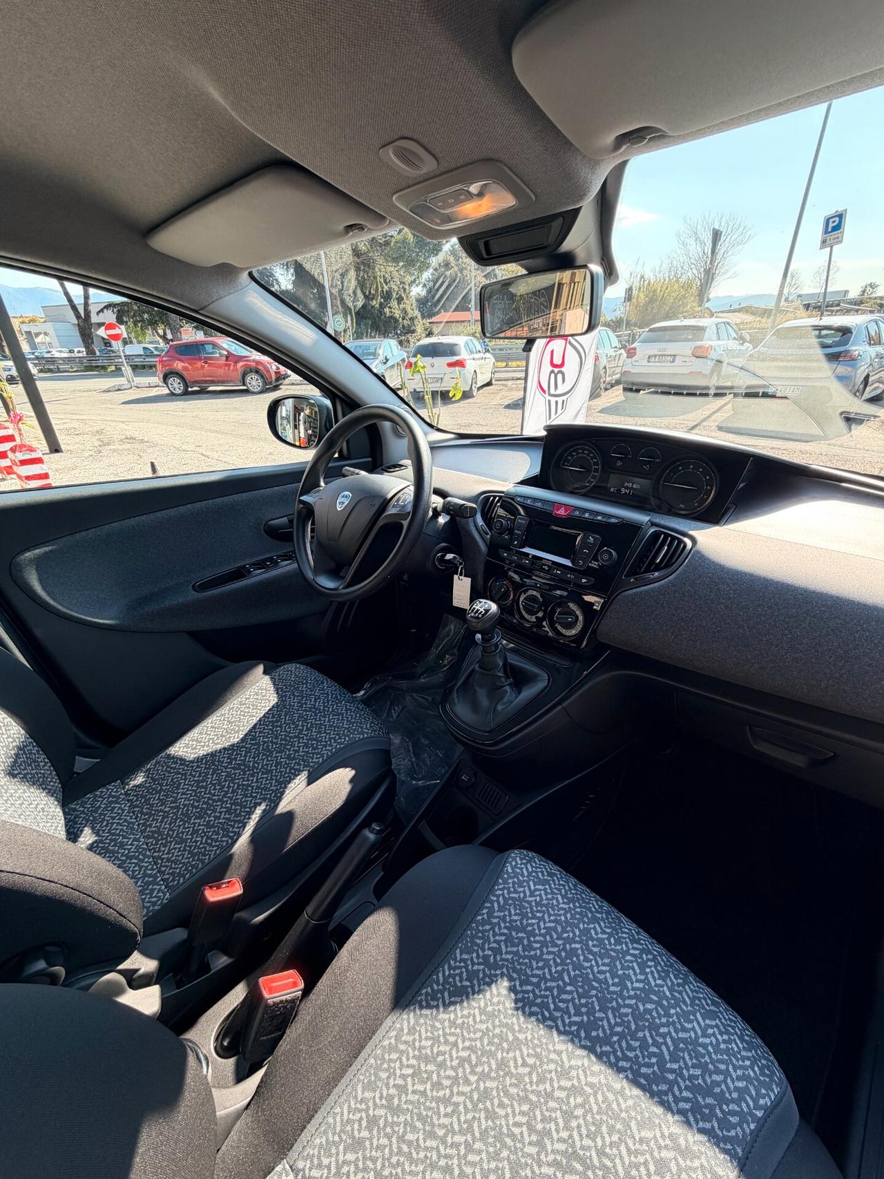 Lancia Ypsilon 1.0 FireFly 5 porte S&S Hybrid Silver