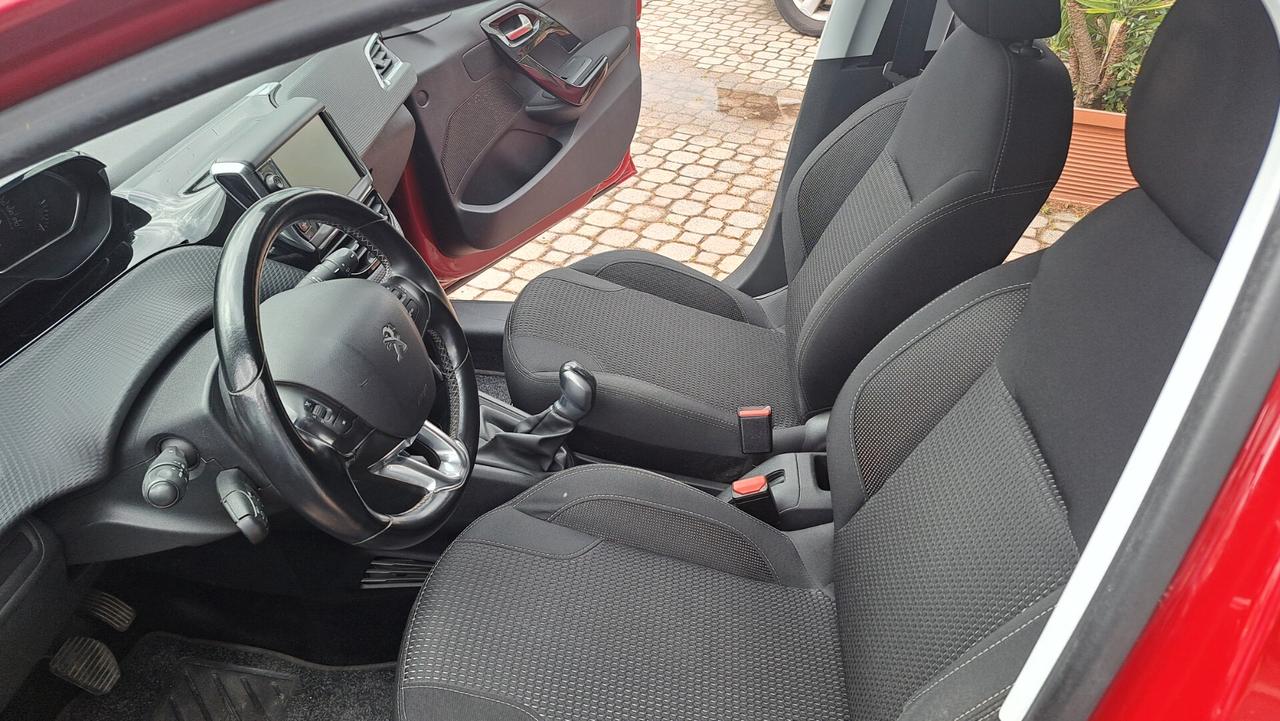 Peugeot 208 PureTech 82 5 porte Allure OK NEO PATENTATI
