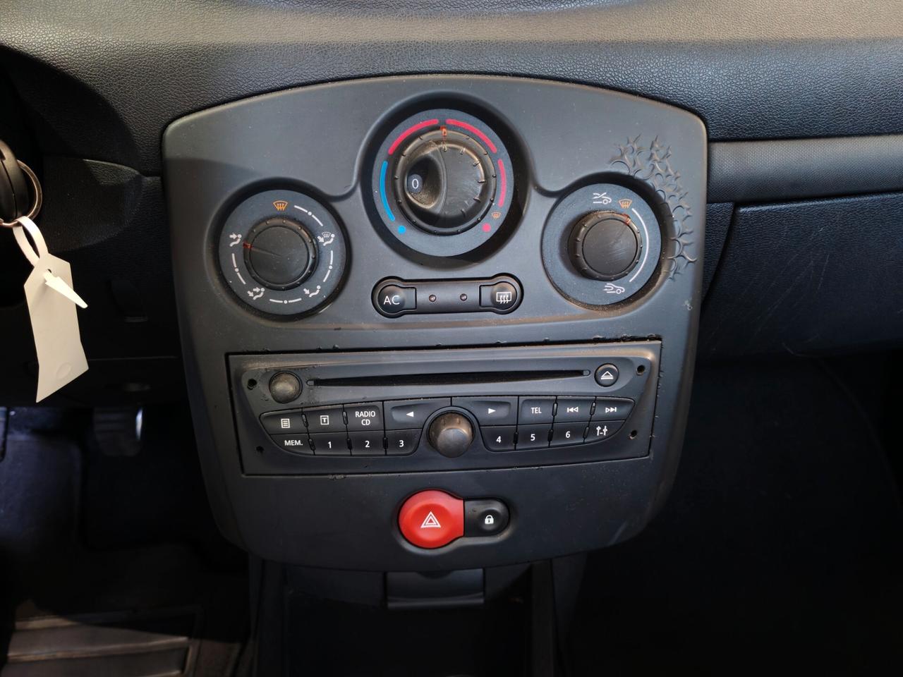 Renault Clio 1.2 16V 75 cv