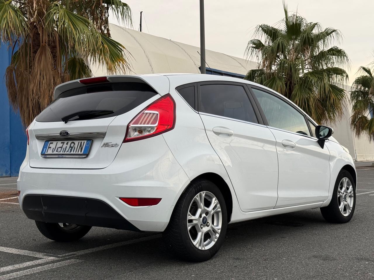 Ford Fiesta 1.5 TDCi 75CV - TITANIUM-FULL