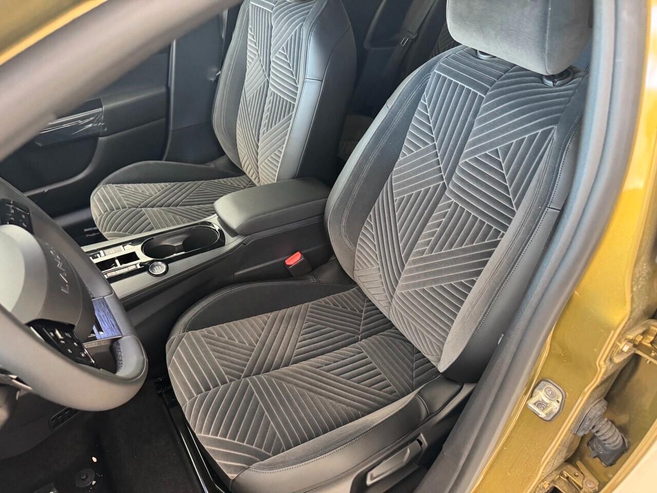 Lancia Ypsilon Hybrid e-DCT LX