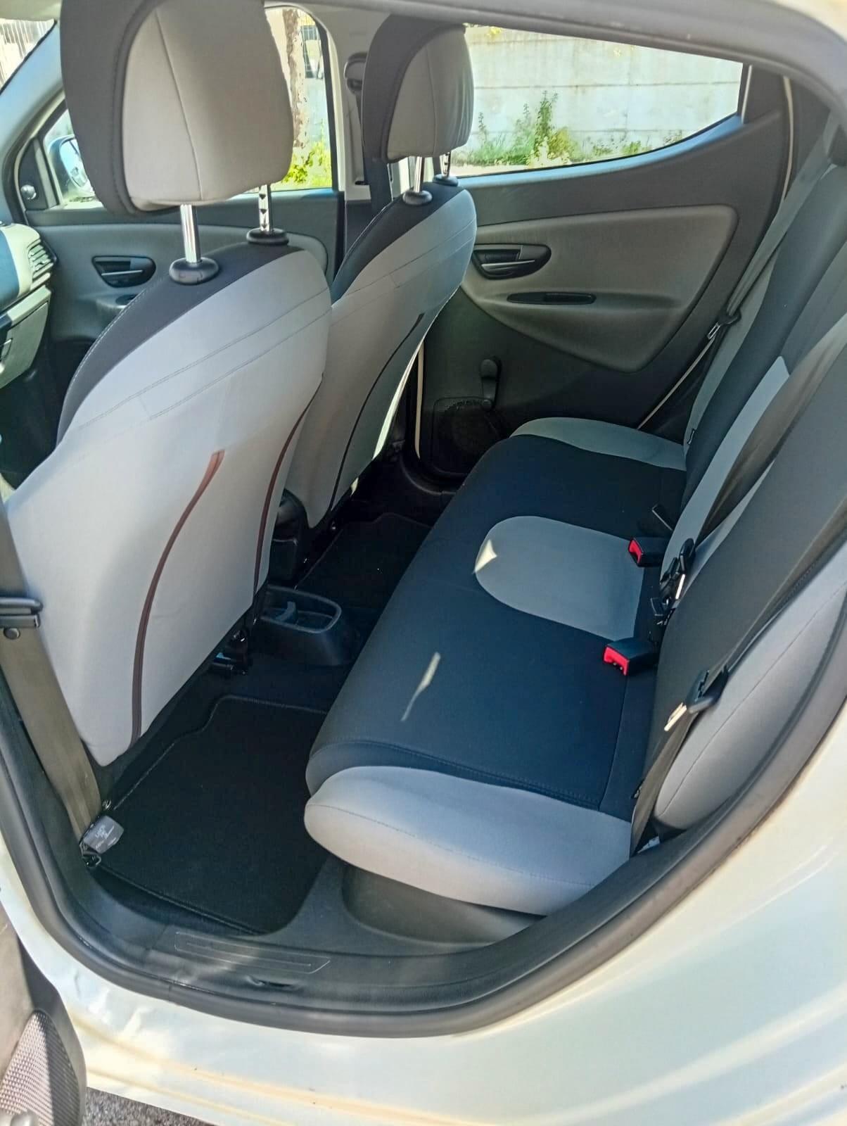 Lancia Ypsilon 1.3 MJT 16V 95 CV 5 porte S&S Silver