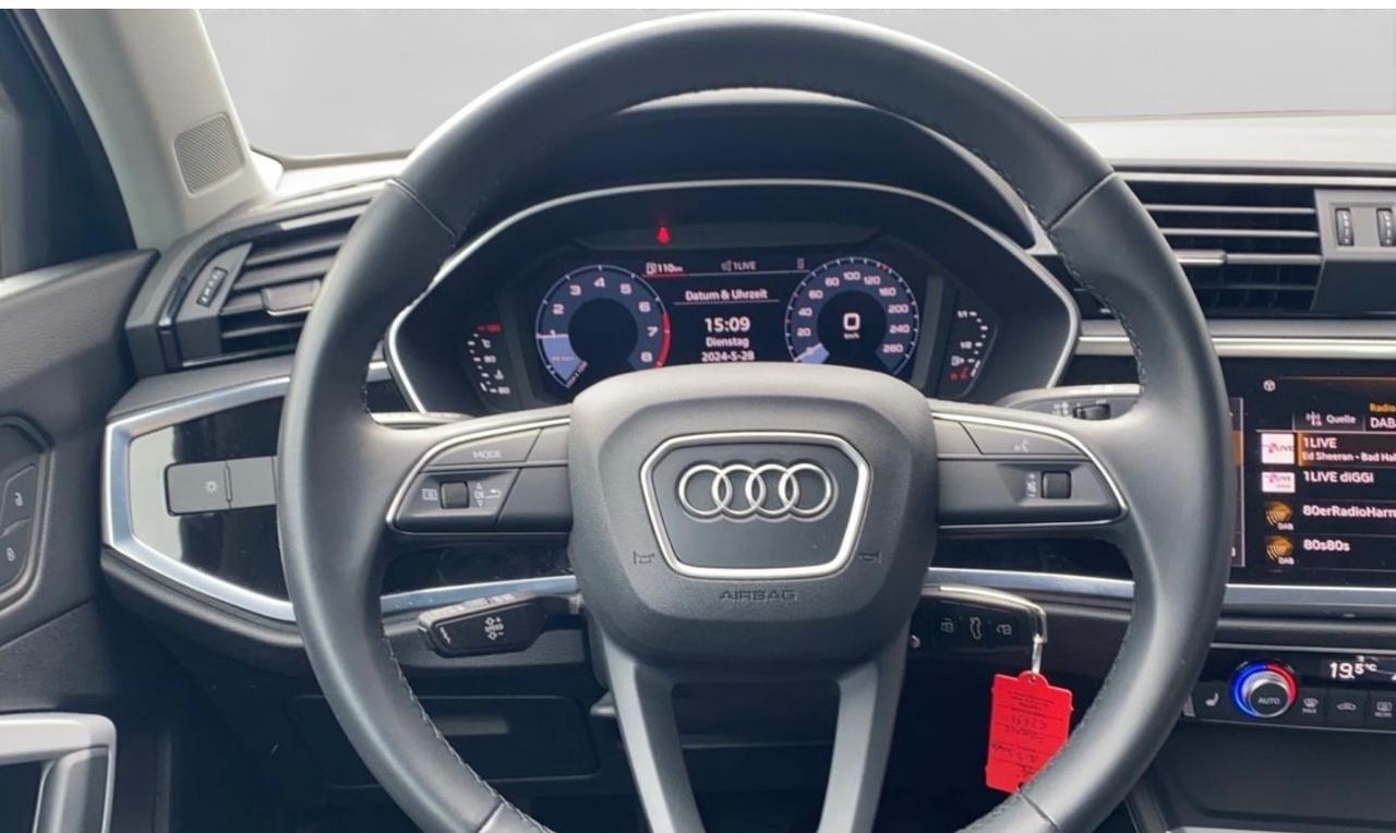 Audi Q3 35 TFSI Business, Manuale