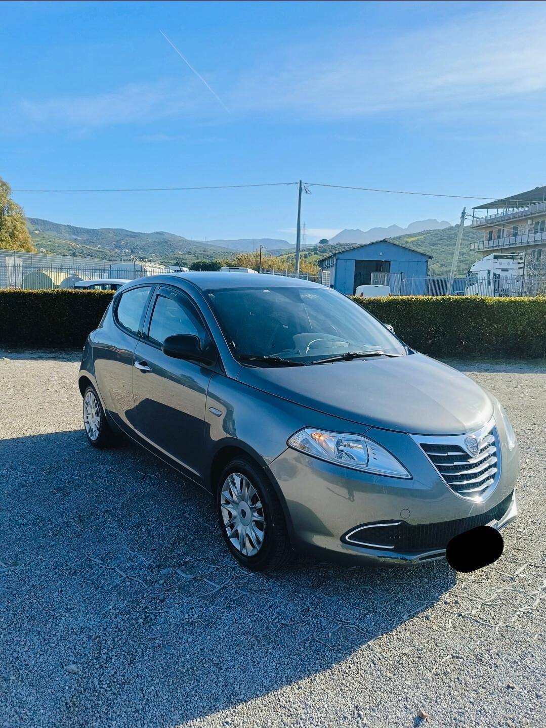 Lancia Ypsilon 1.2 69 CV 5 porte S&S Silver