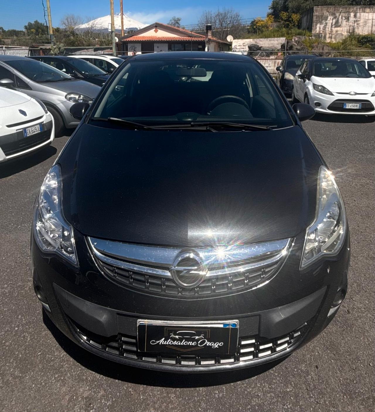 Opel Corsa 1.2 3 porte b-color