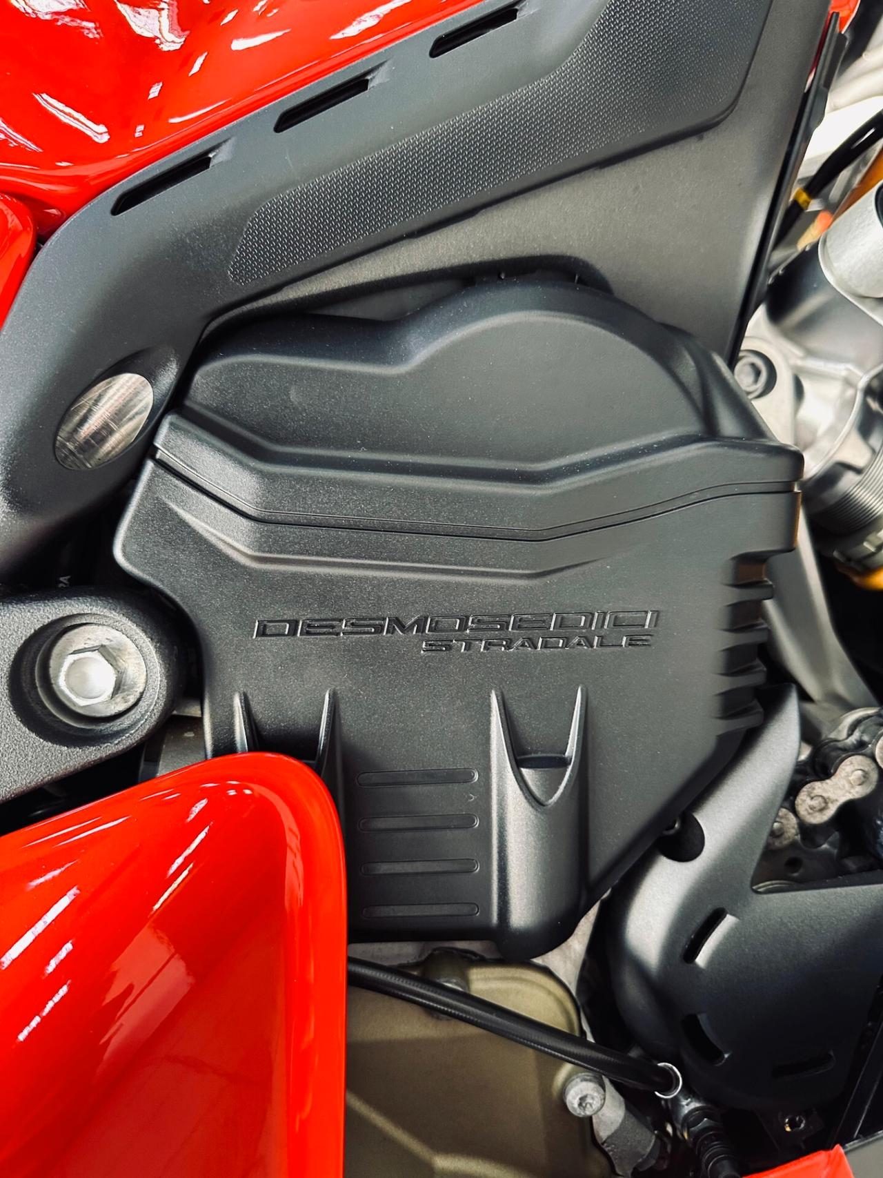 Ducati Panigale V4S - FULL AKRAPOVIC