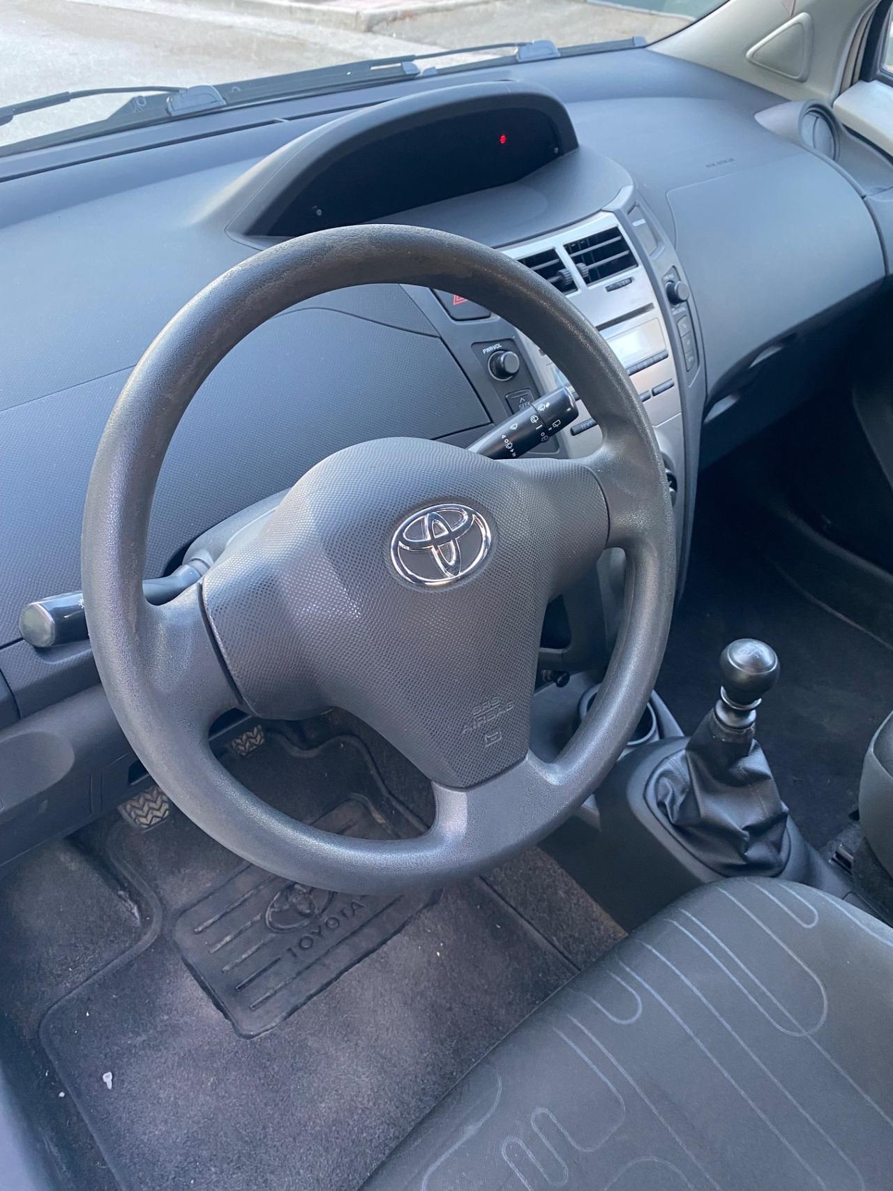 Toyota Yaris 1.4 D-4D DPF Anno 2010 TAGLIANDATA