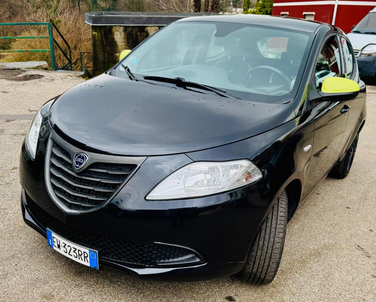 Lancia Ypsilon 1.2 69 CV 5 porte Ok Neopatentati