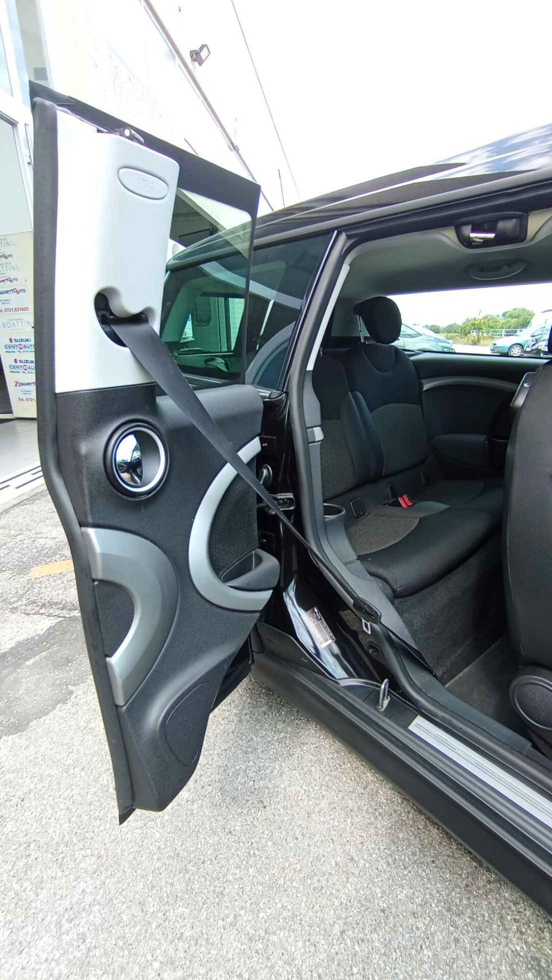 MINI COOPER D CLUBMAN 1.6 TDI - OK NEOP.