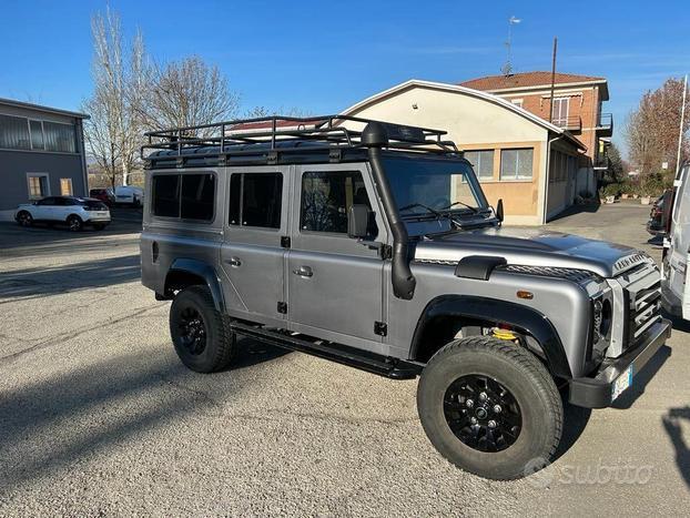 LAND ROVER - Defender - 110 2.5 Td5 S.W. SE