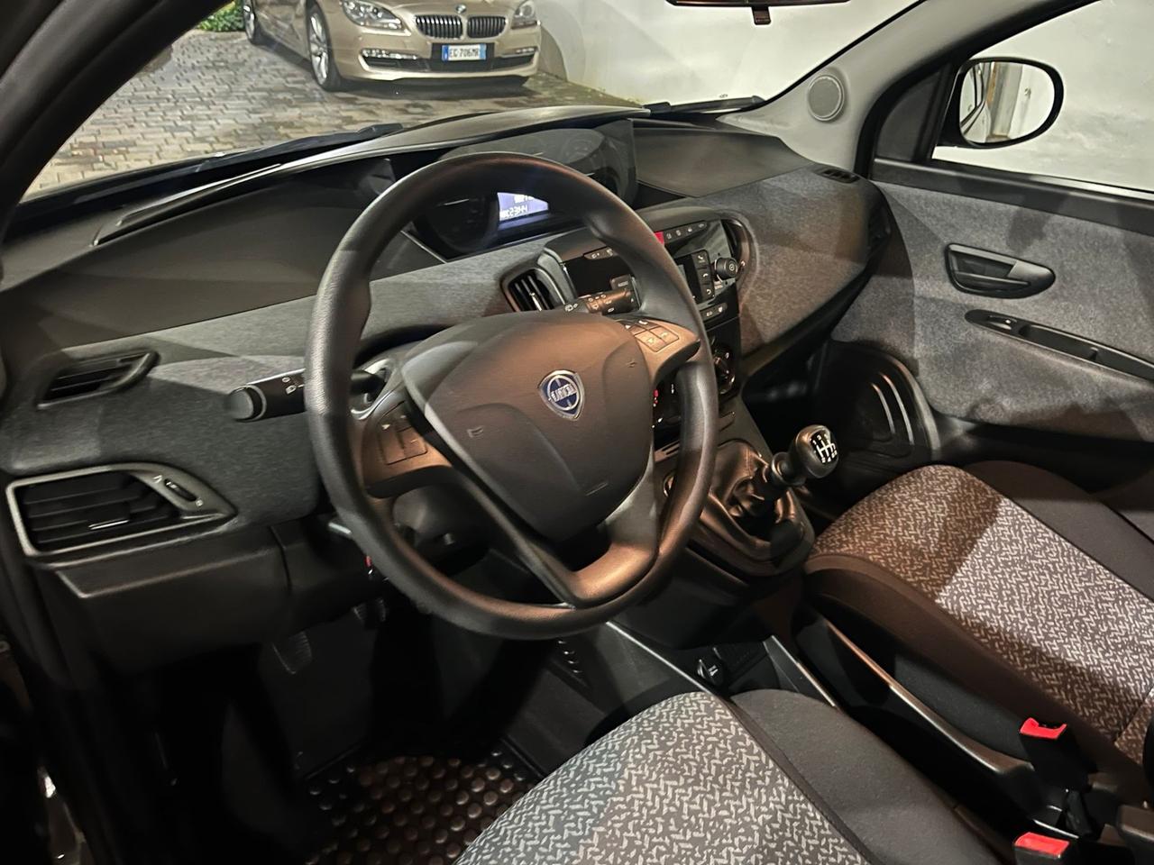 Lancia Ypsilon 1.0 FireFly 5 porte S&S Hybrid Silver