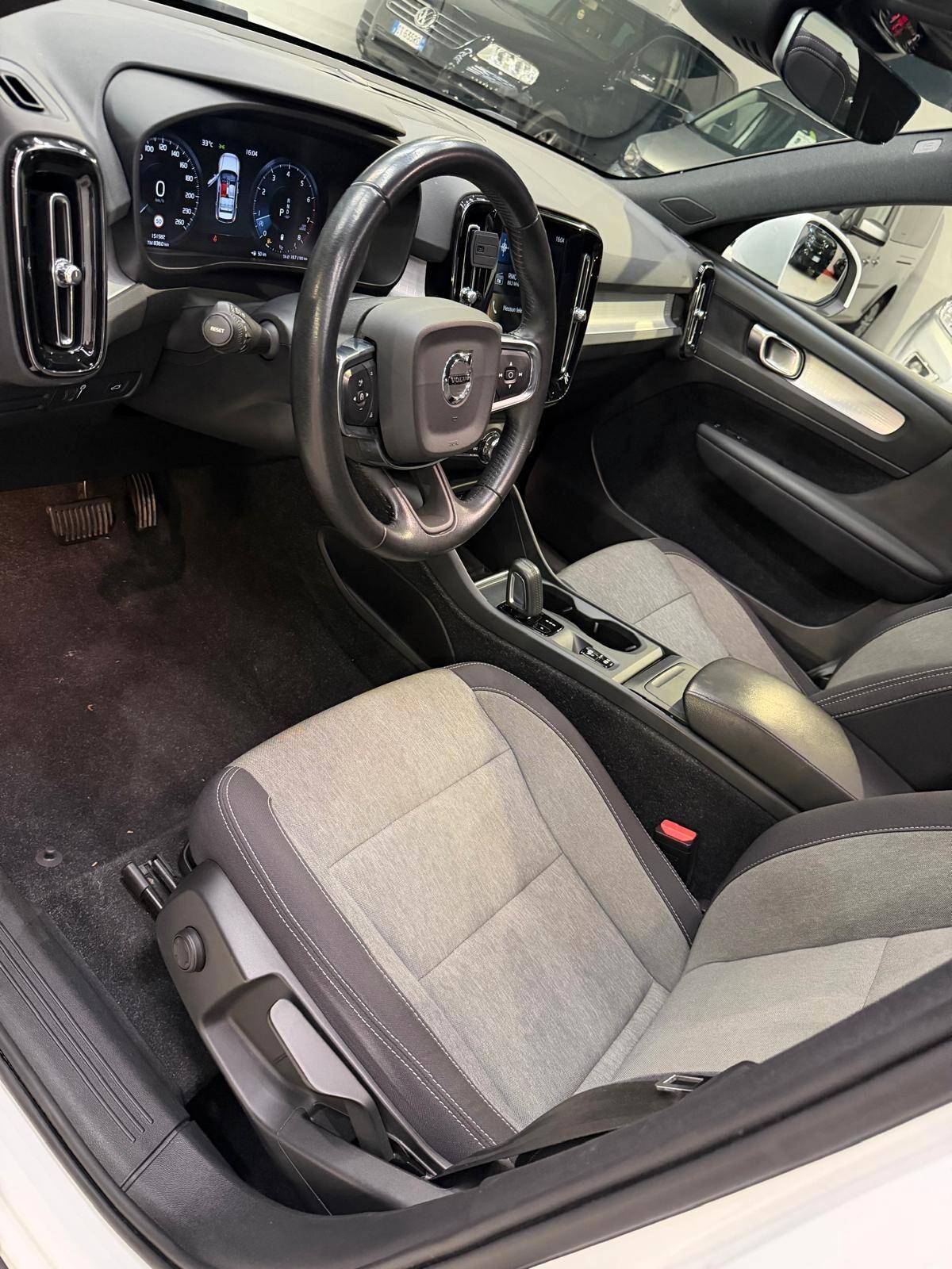 Volvo XC40 B4 AWD Geartronic R-design