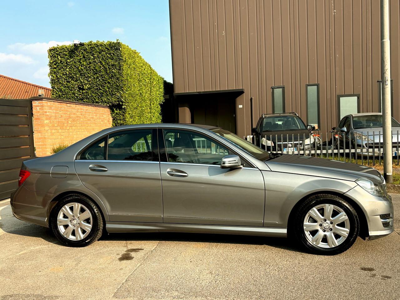 MERCEDES C200(benz)- 97000km- U.Propr-AMG-2012