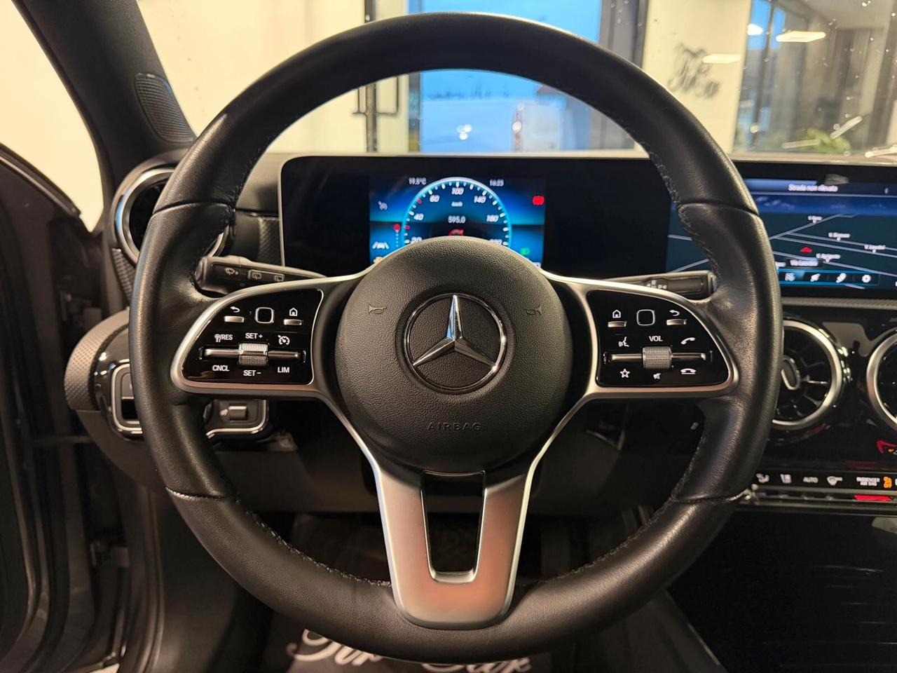 MERCEDES BENZ CLASSE A 180D SPORT 1.5 116CV PELLE NAVI CAM ANNO 2019