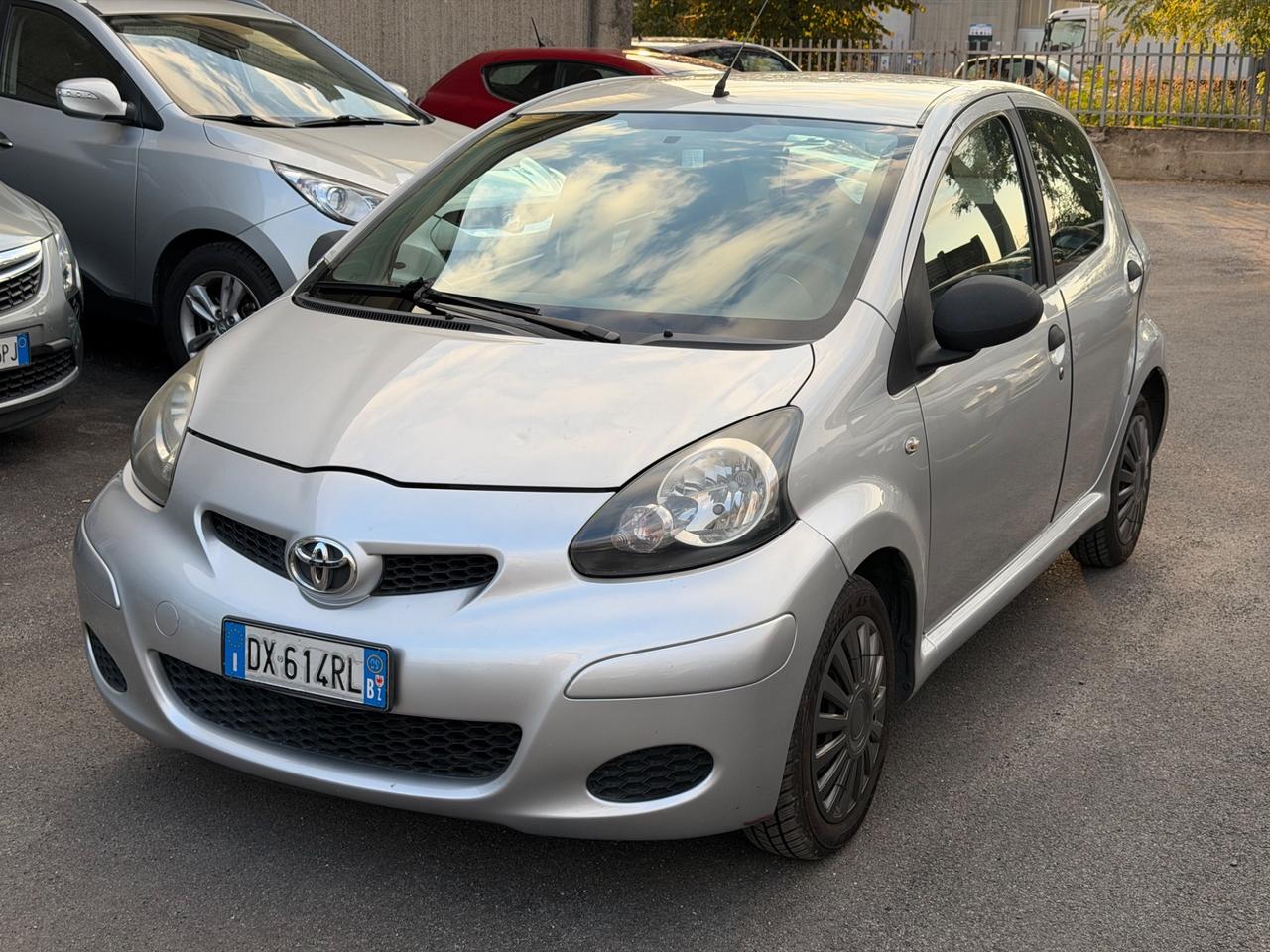 Toyota Aygo 1.0 12V VVT-i 5 porte Sol