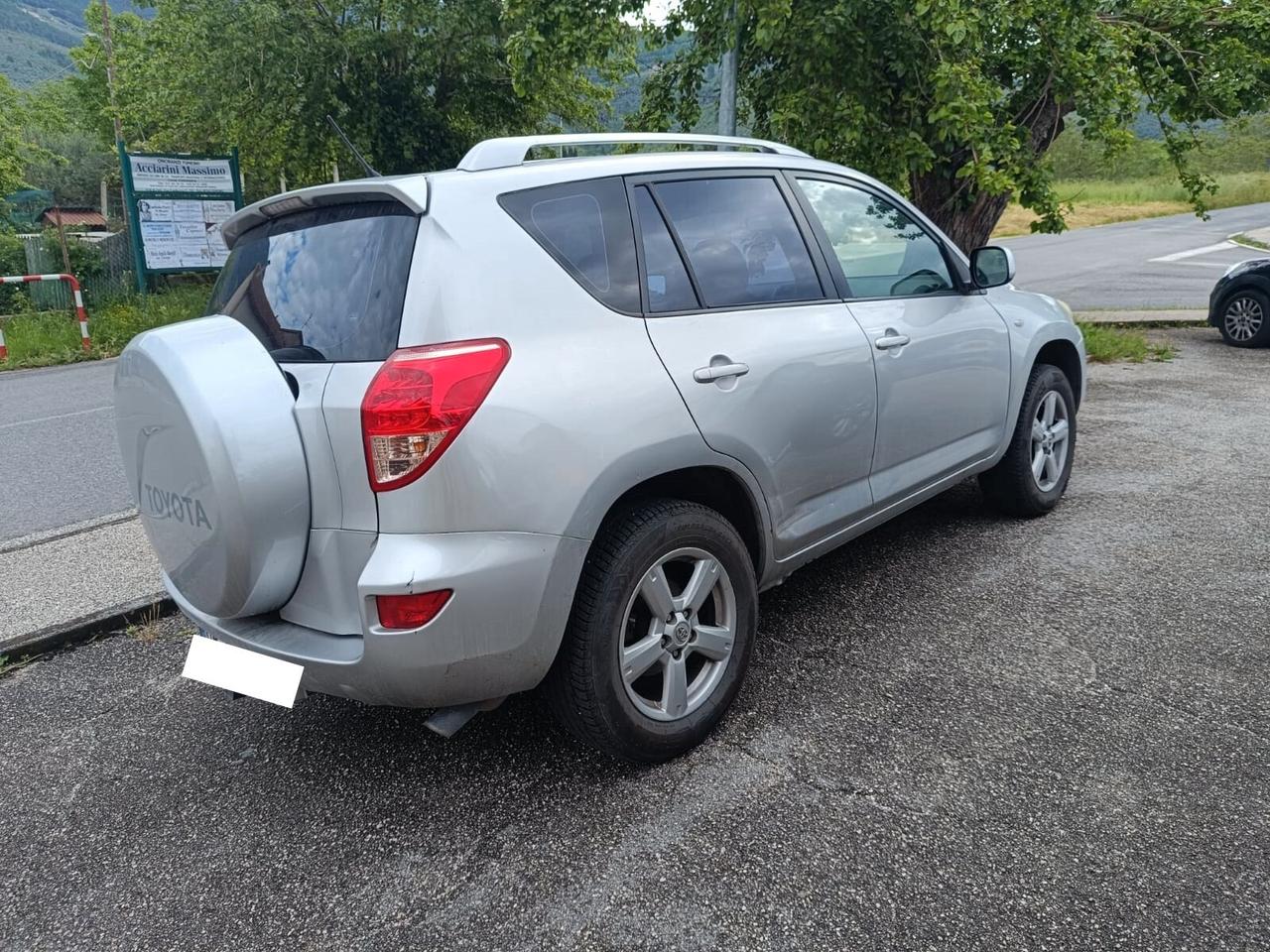 Toyota RAV4 2.2 D-4D 136 CV Luxury CARRELLO E GANCIO