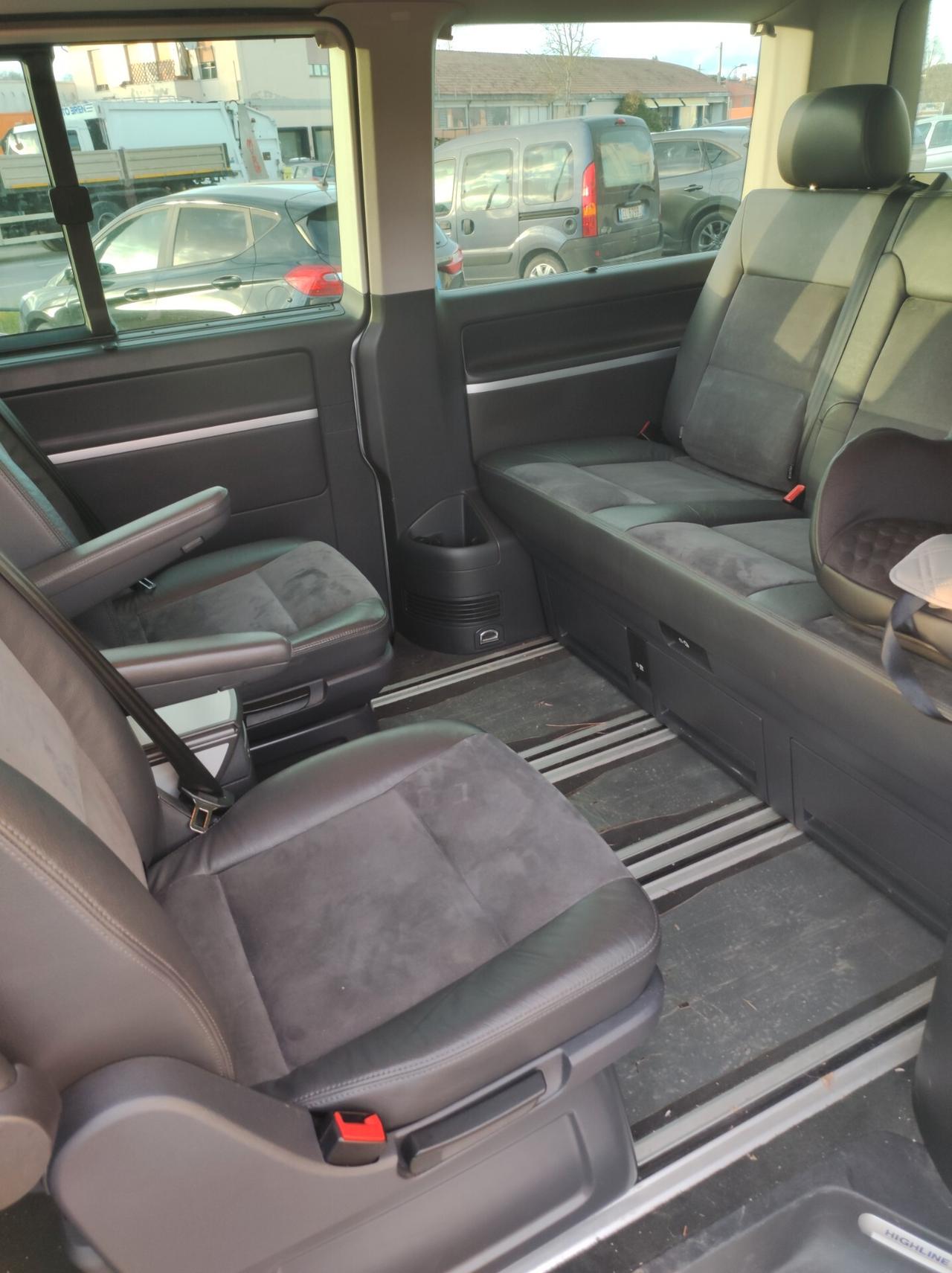Volkswagen Multivan 2.0 TDI 2015 SOLO 138.000 KM