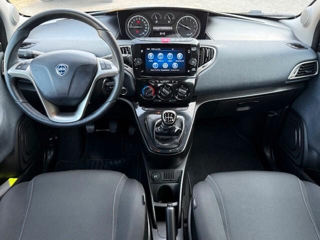 Lancia Ypsilon neopatentati 5 posti