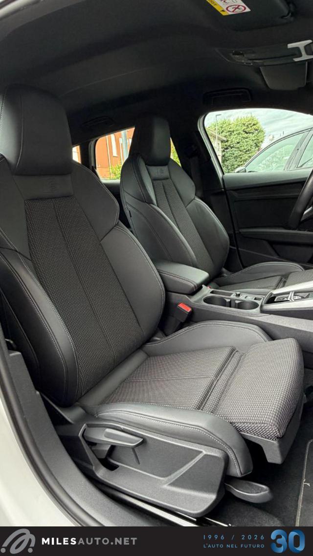 AUDI A3 30 g-tron S tronic S line Edition Matrix ACC