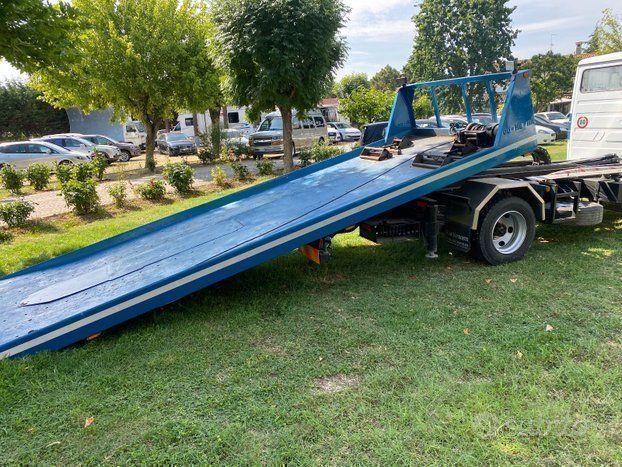 Mercedes carro attrezzi scarrabile con gru