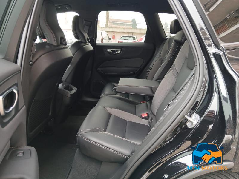 Volvo XC60 2.0 b4 Plus Dark auto N1