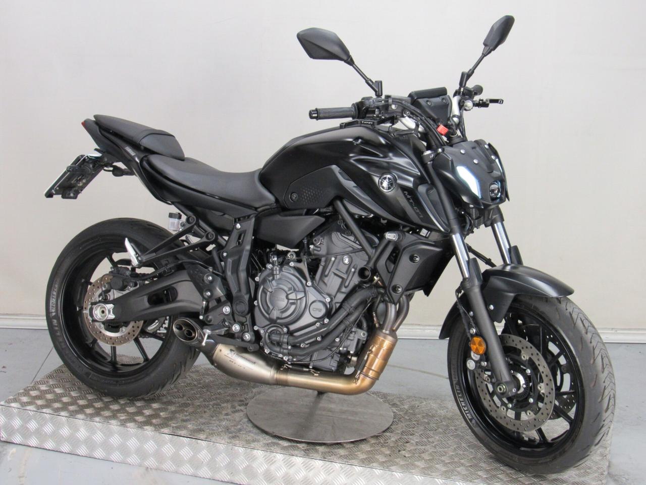 Yamaha MT-07 ABS 35 KW PATENTE A2 AKRAPOVIC