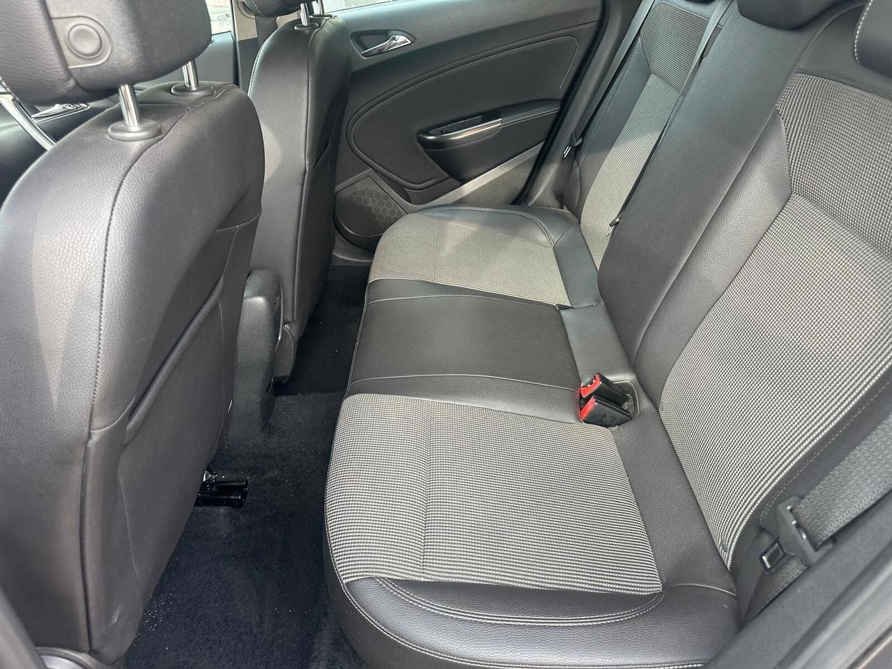 Opel Astra 1.7 CDTI 110CV 5 porte Cosmo NEOPATENTATI