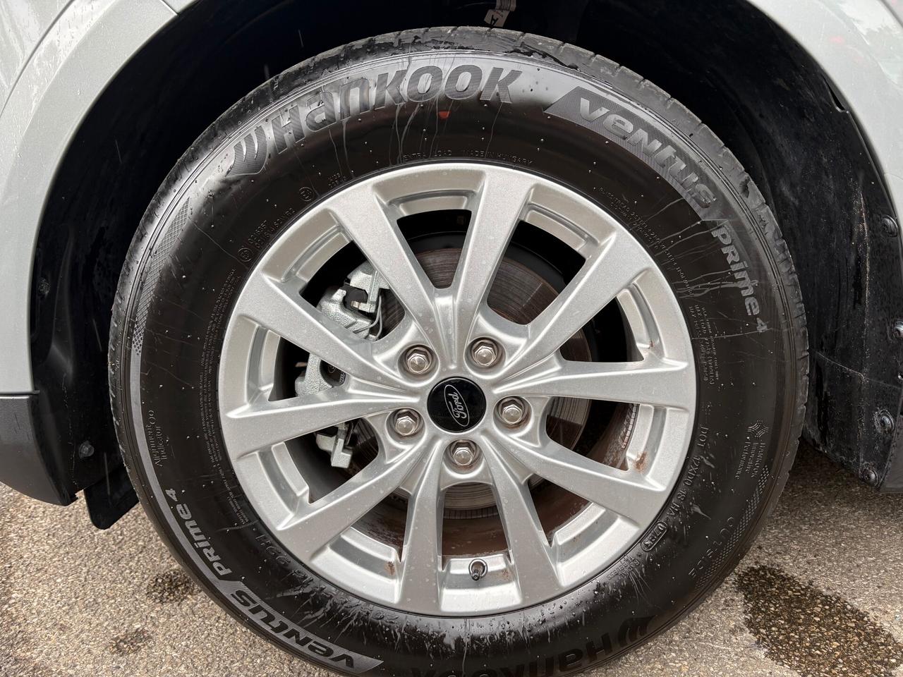 Ford Tourneo Courier 1.0 EcoBoost Titanium
