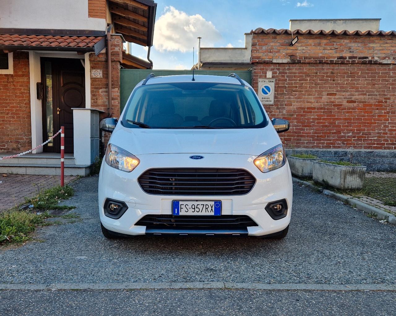 Ford Tourneo Courier 1.0 100CV "41.500 km" Carplay, Sensori post., Navi