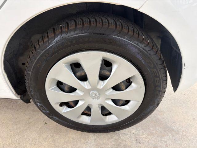 TOYOTA Yaris 1.5 Hybrid 5 porte AUTOMATICA OK NEOPATENTATI
