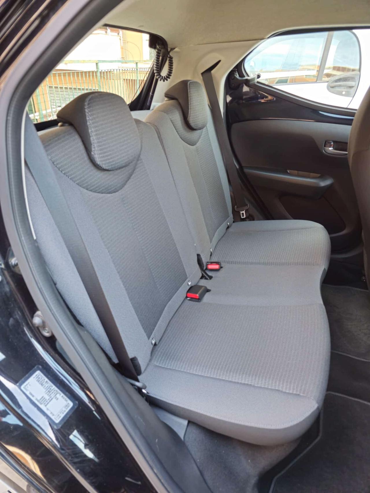 Toyota Aygo Connect 1.0 VVT-i 72 CV 5 porte x-play