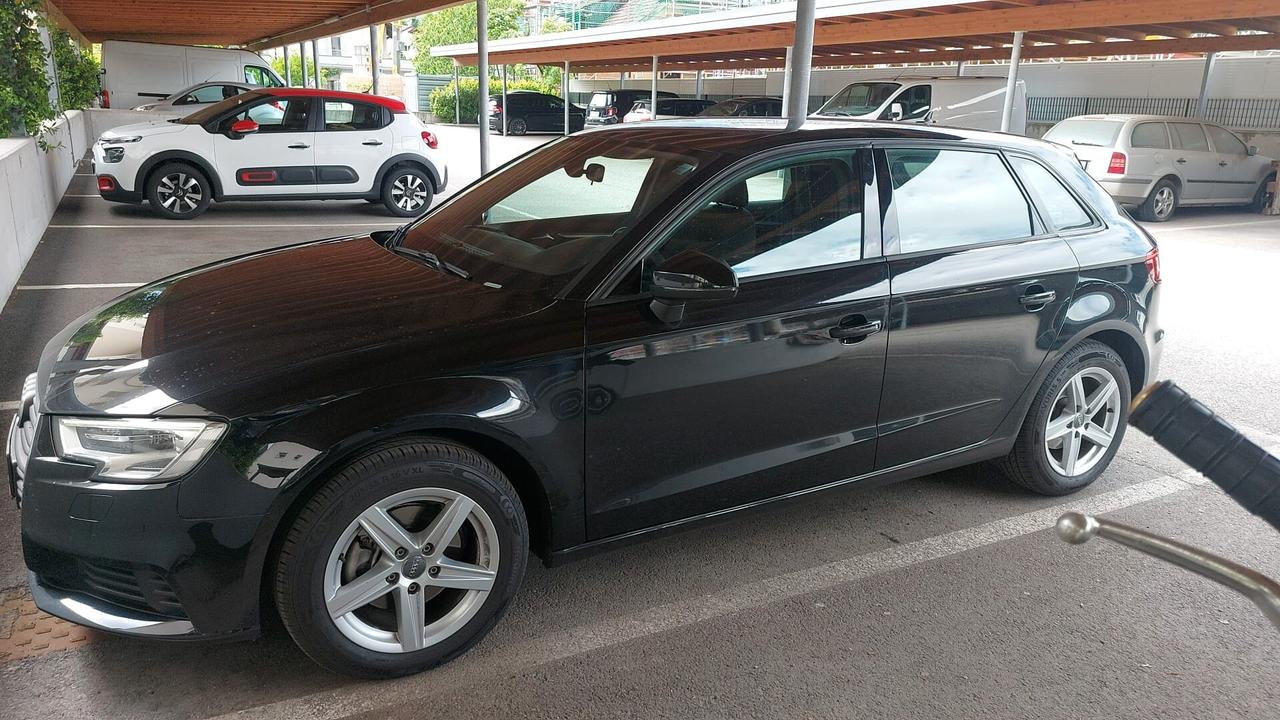 AUDI A3 SPORTBACK 2.0 TDI S-TRONIC DESIGN