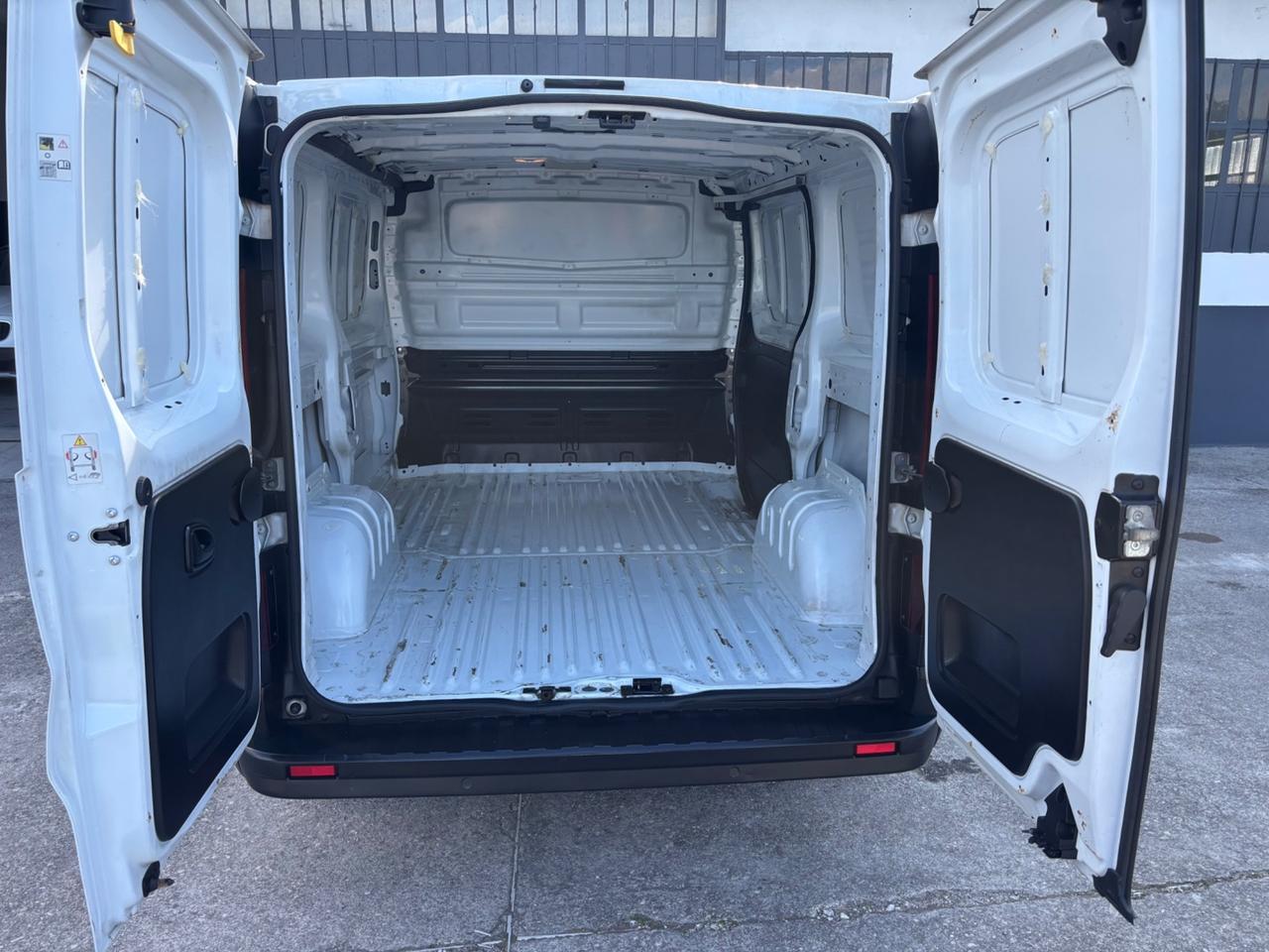 Renault Trafic 2.0 DCI. Garanzia 12 mesi