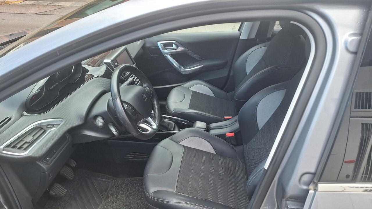 Peugeot 2008 PureTech Turbo 110 S&S Black Matt