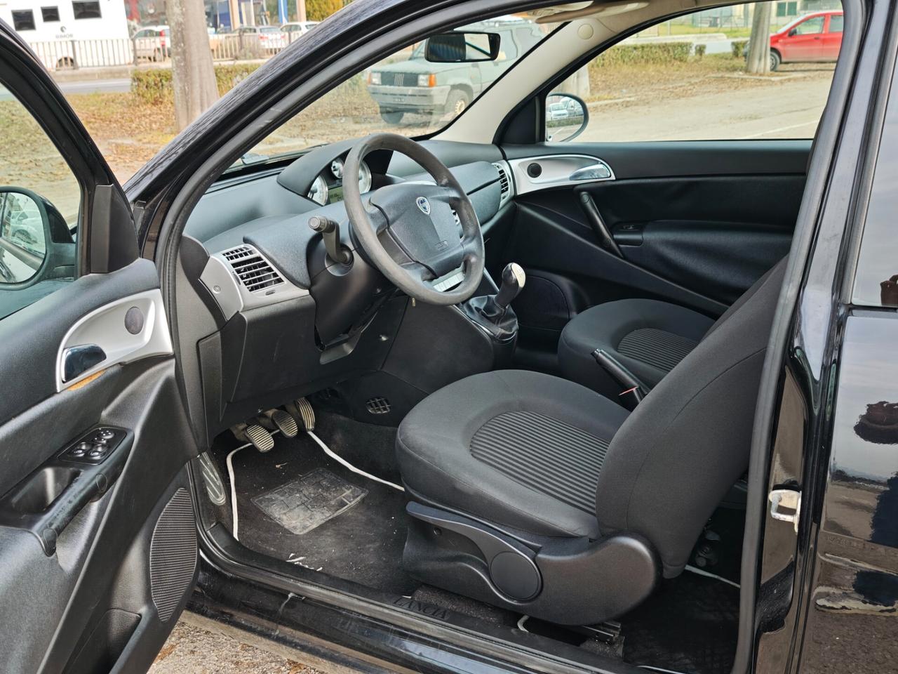 Lancia Ypsilon 1.3 MJT 75 CV OK NEOPATENTATI