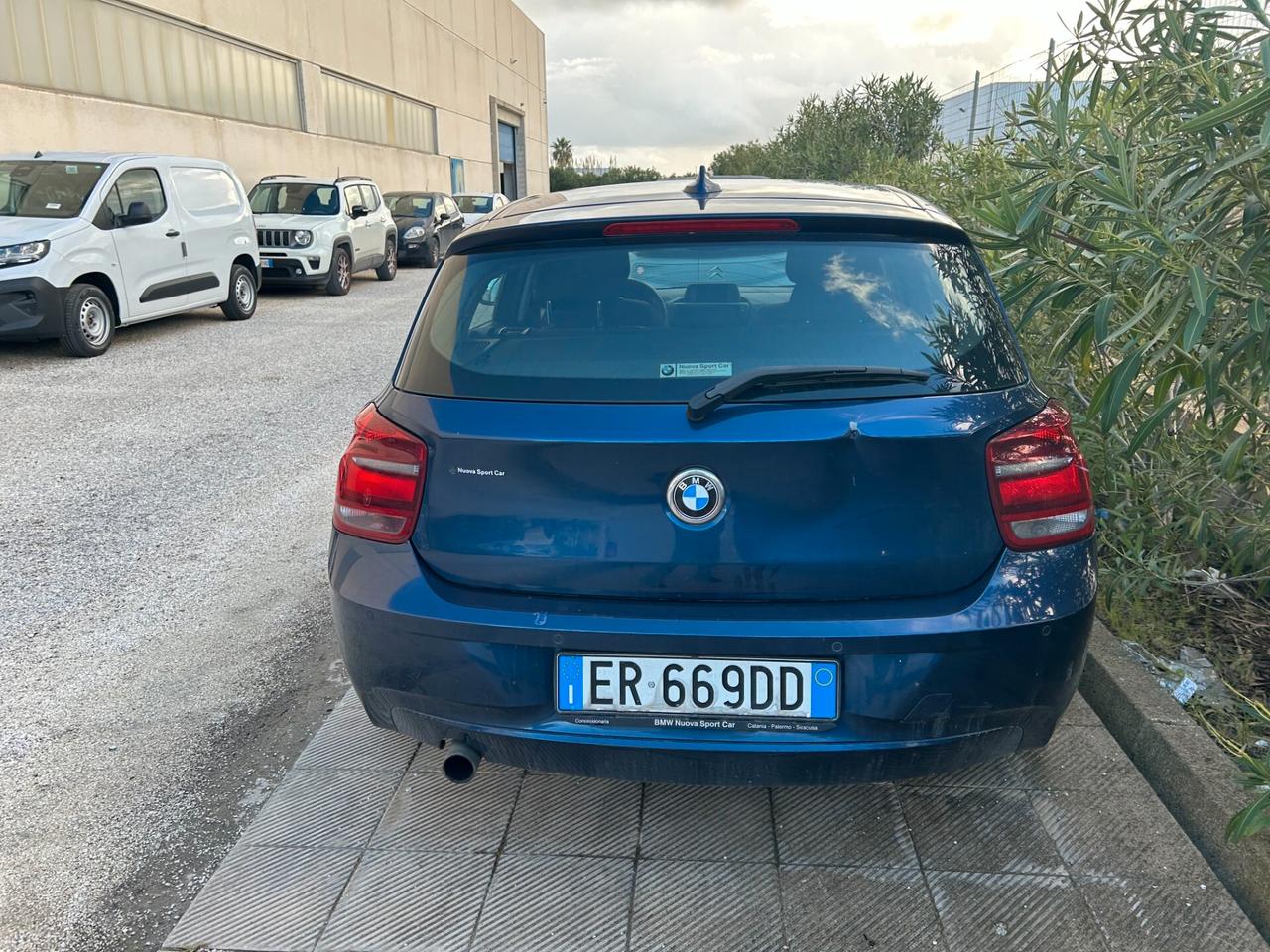Bmw 116 116d 5p. Unique
