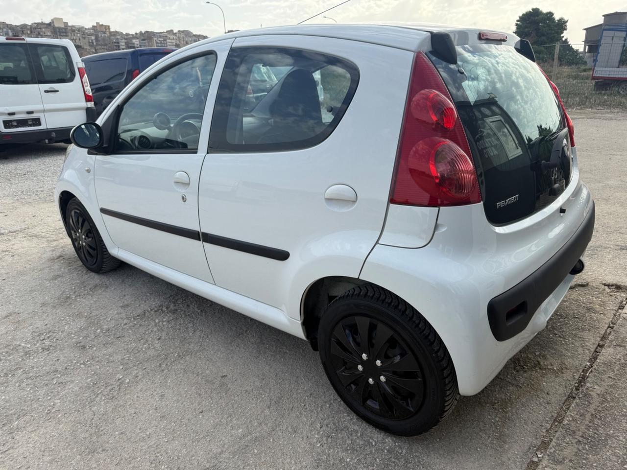 Peugeot 107 1.0 68CV 5p. Desir