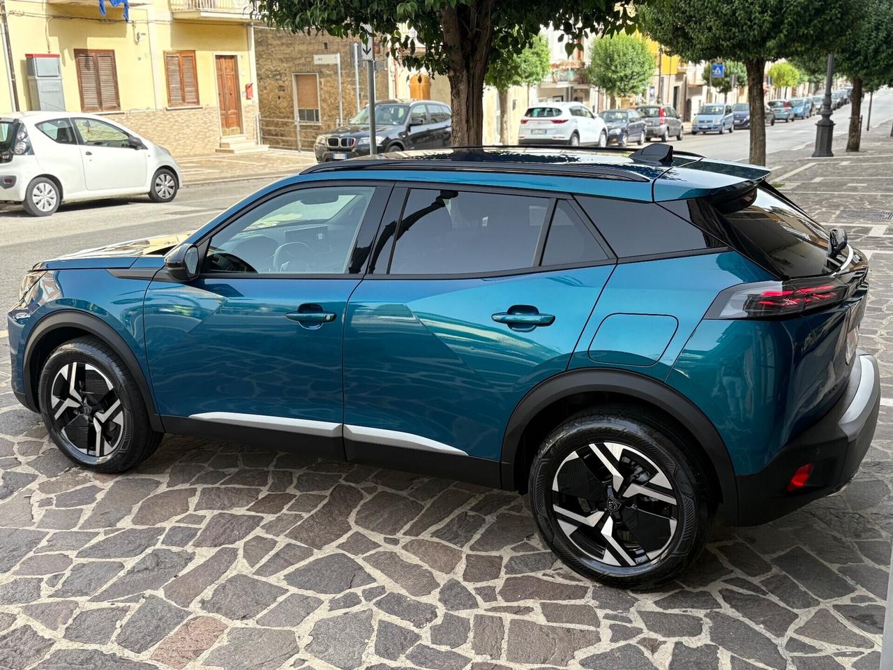 Peugeot 2008 EAT8 Allure FULL/LED PARI AL NUOVO