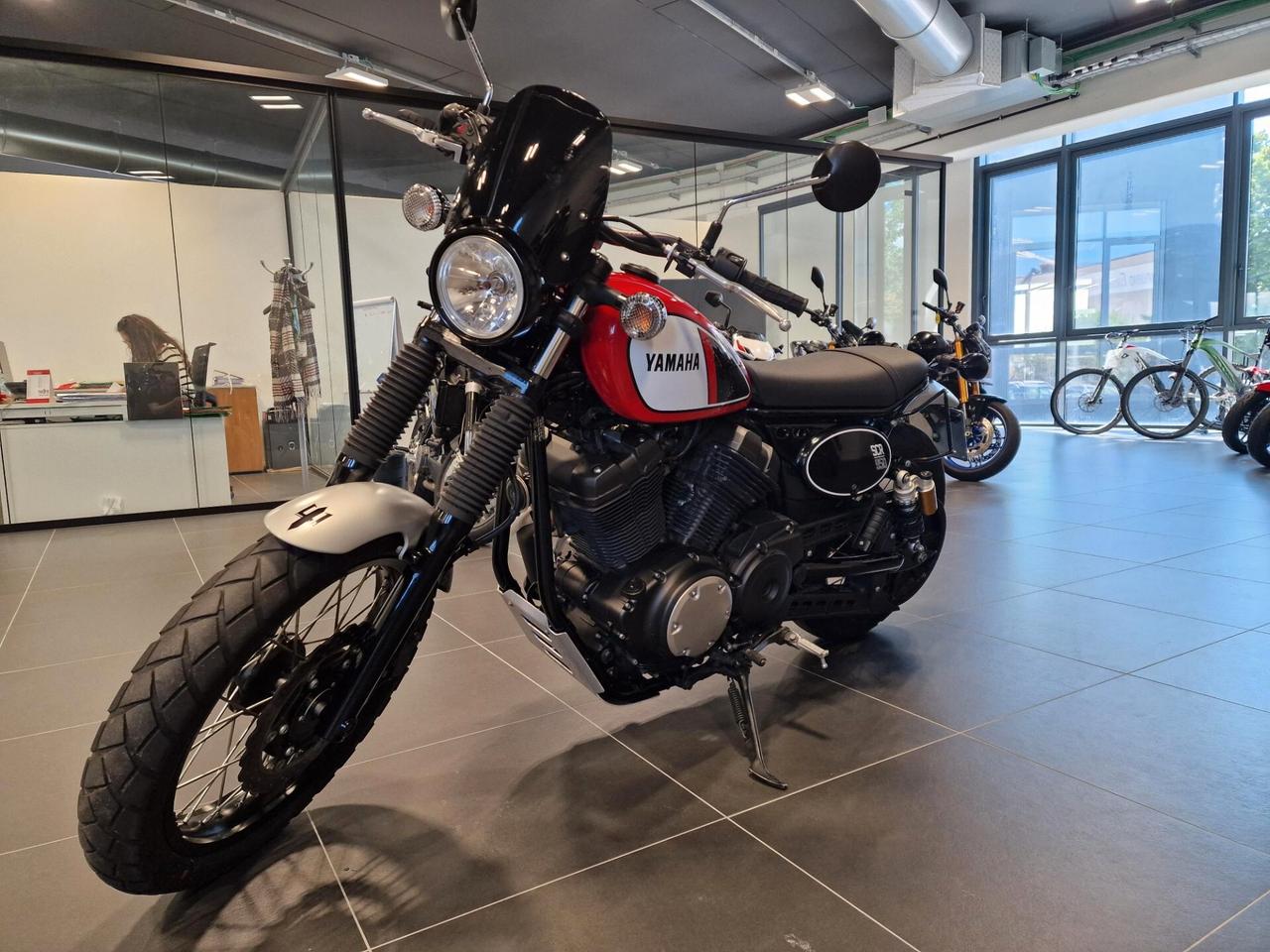 Yamaha SCR 950 Rossa 2019 Ohlins + Akrapovic