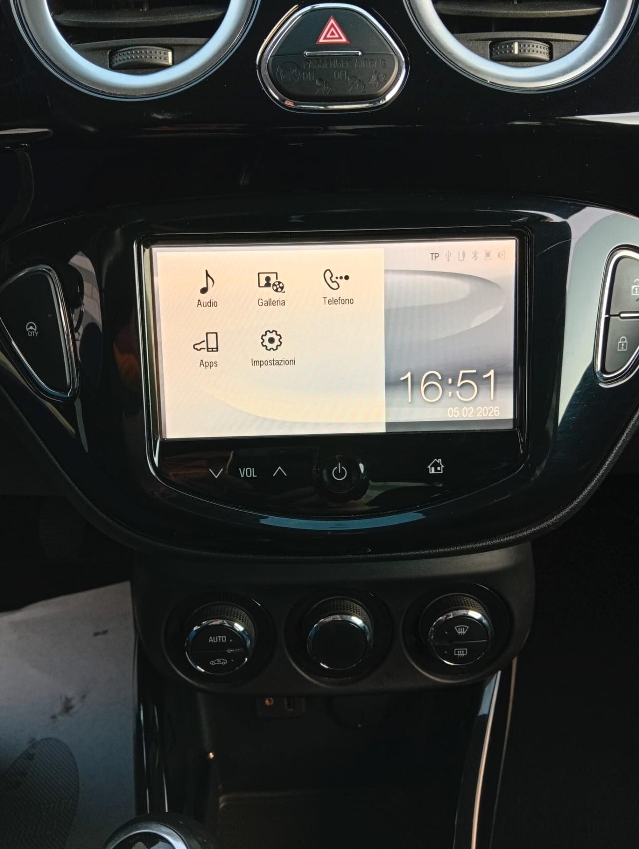 Opel Adam 1.2 70 CV Slam