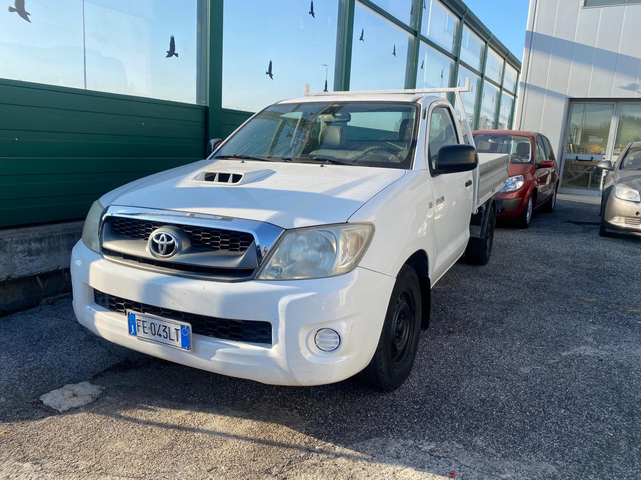Toyota Hilux 2.5 D-4D 2WD Cassonato....