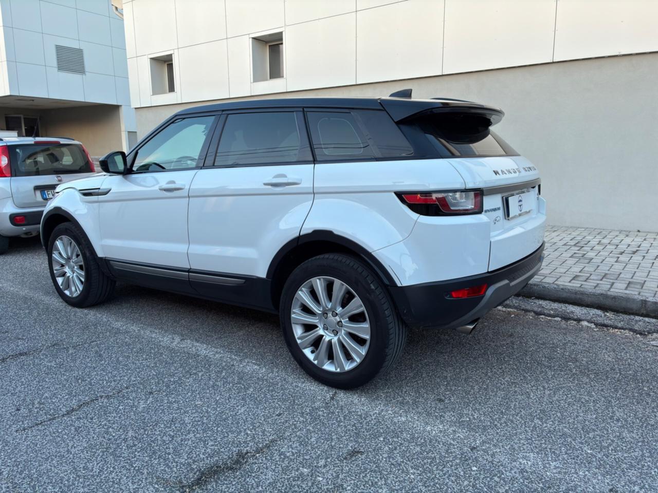 Land Rover Range Evoque 2.0 eD4 5p. SE